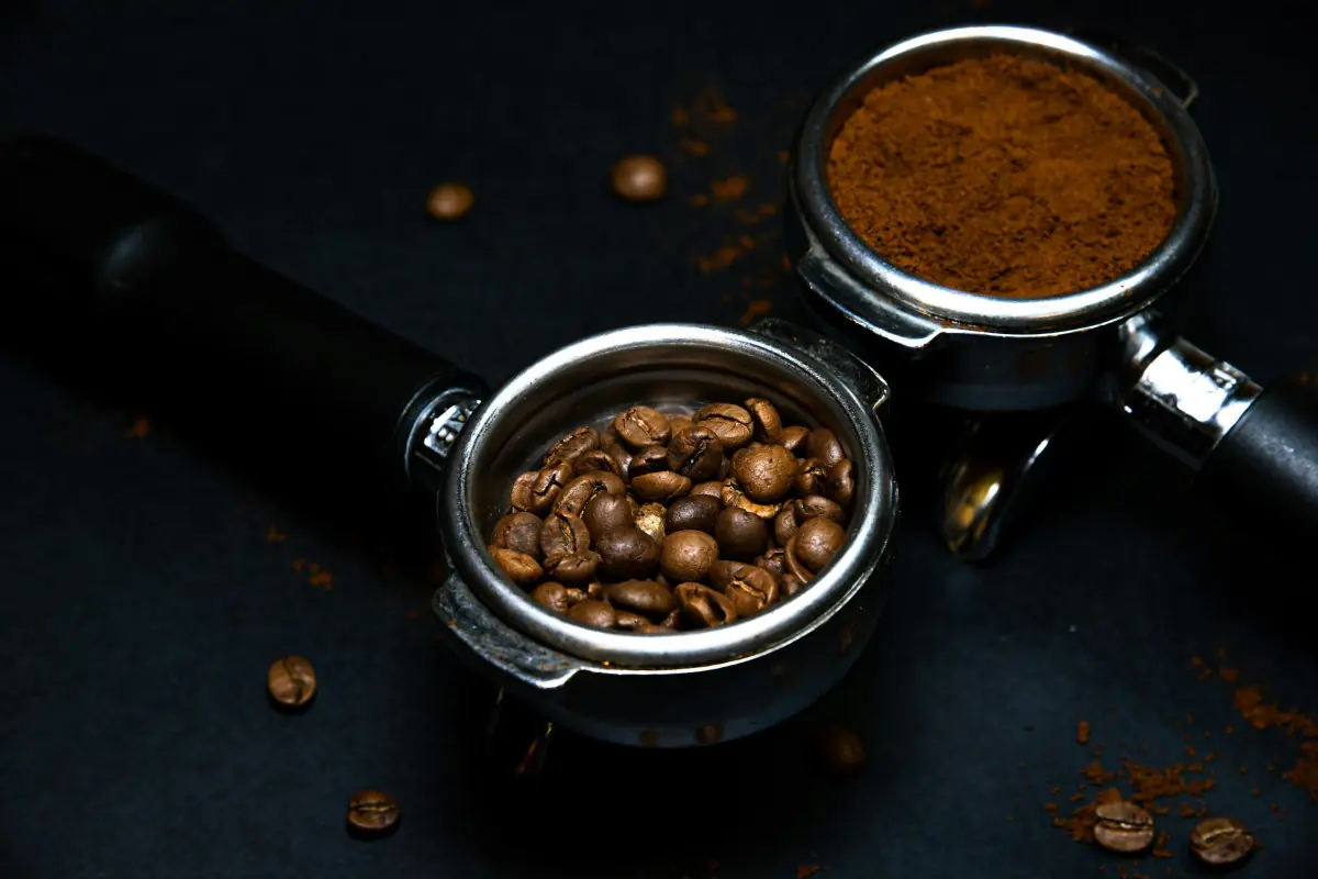 Cafea Decaf și cu Cofeină Redusă: Ghidul Complet pentru Opțiuni Fără Compromisuri de Calitate