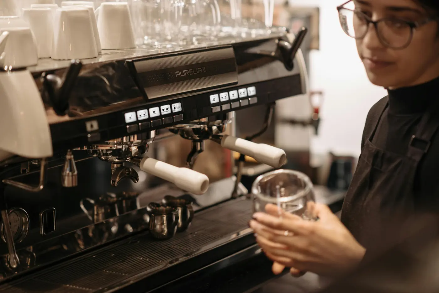 Cum Am Ajutat 3 Cafenele Să-Și Reducă Costurile cu 40% în 6 Luni: Case Study Real cu Cifre