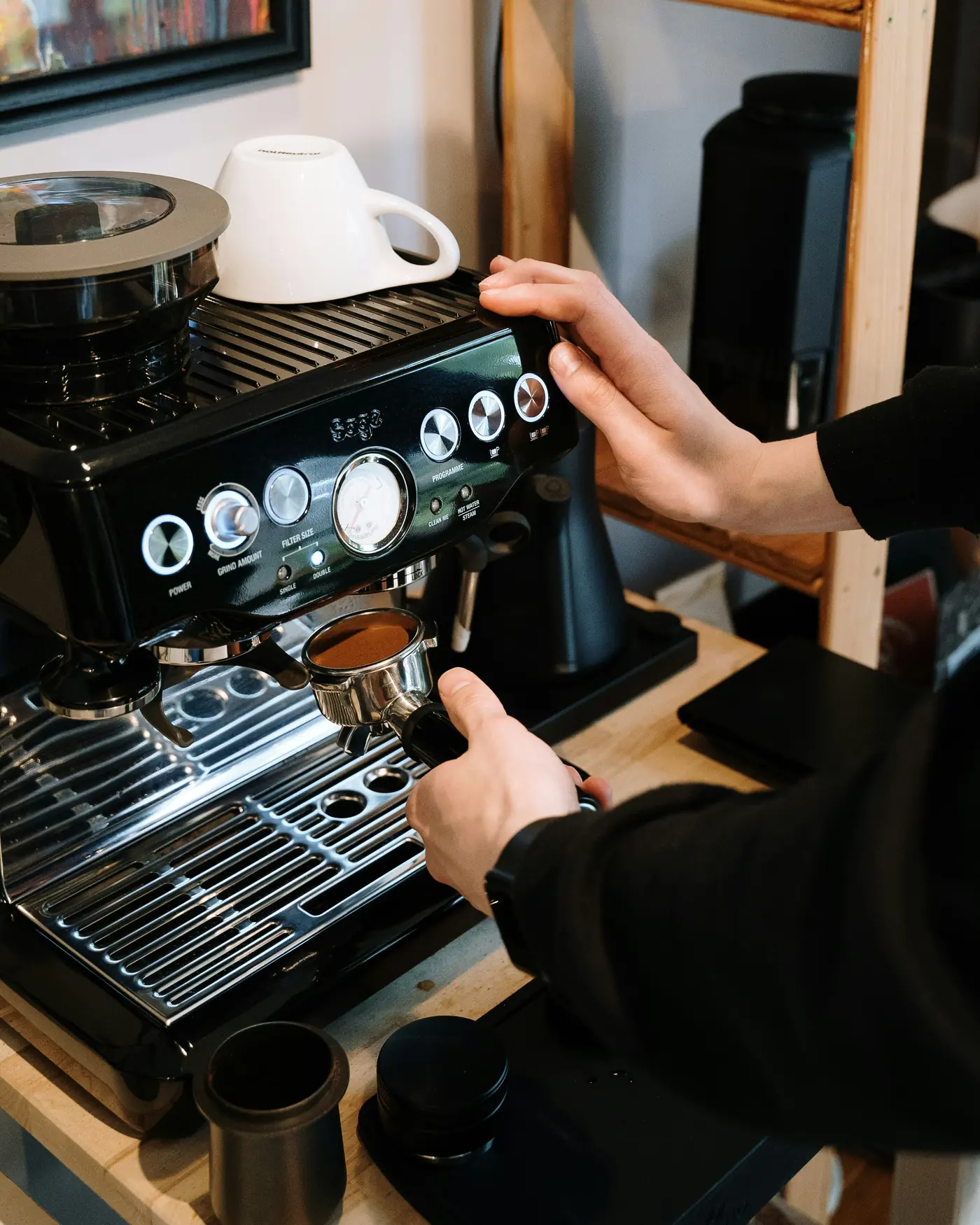 Gaggia vs Saeco vs Lelit vs Jura: Care Espressor Pentru Acasă Merită Banii în 2026